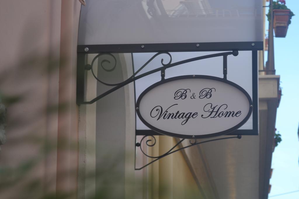 Vintage Home Monopoli Room photo